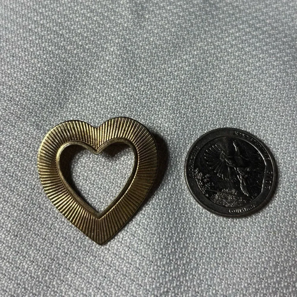 Vintage Goldtone Heart Shaped Brooch Excellent Preloved Condition
